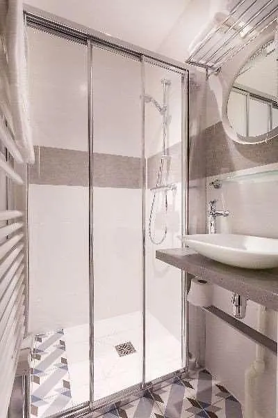 Jenner Hotel 3*